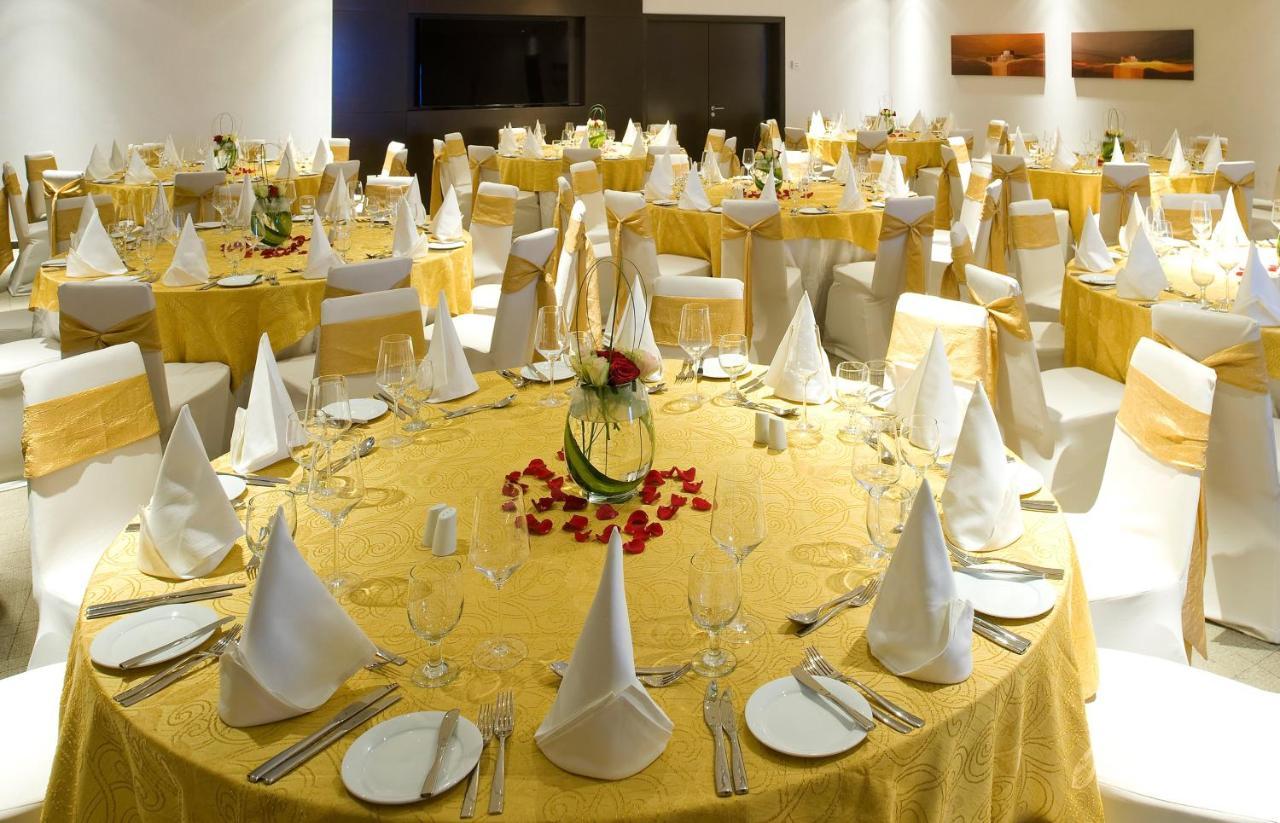 Holiday Inn Muscat Alseeb By Ihg Екстериор снимка