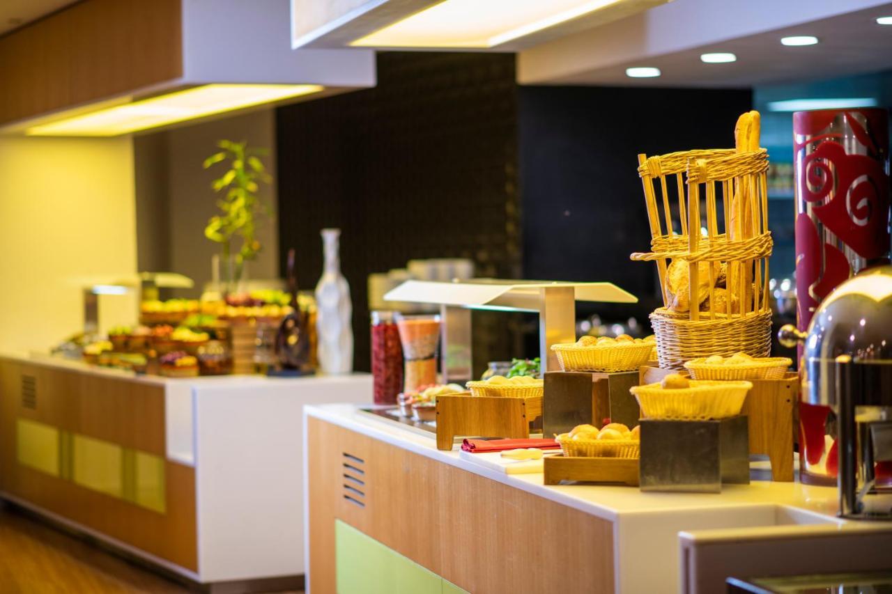 Holiday Inn Muscat Alseeb By Ihg Екстериор снимка
