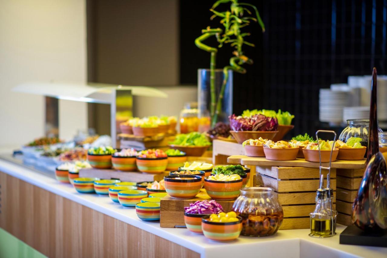 Holiday Inn Muscat Alseeb By Ihg Екстериор снимка